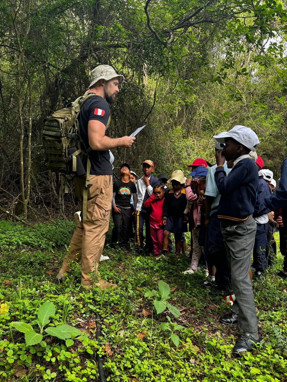 VWRA veteran giving a wildlife lesson to schoolchildren in the bush